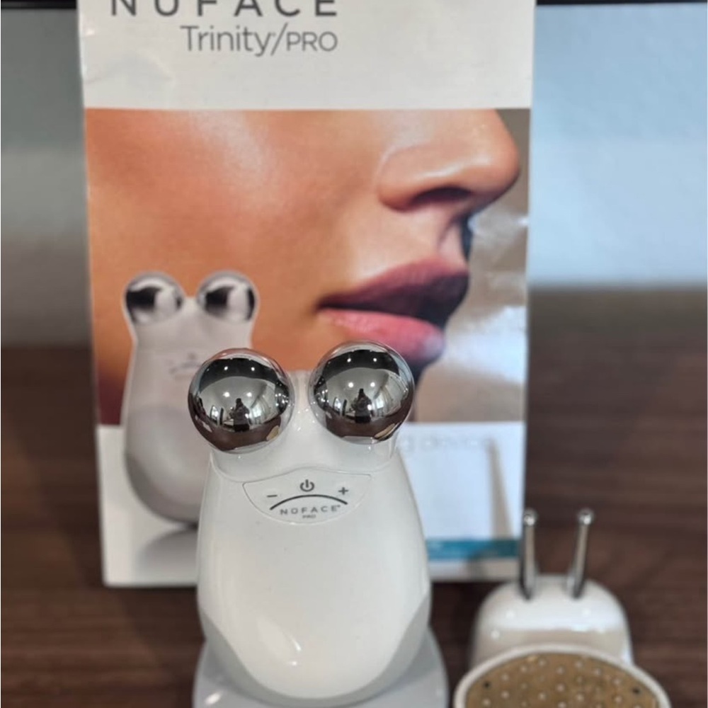 Trinity Facial Toning Device - White and Silver